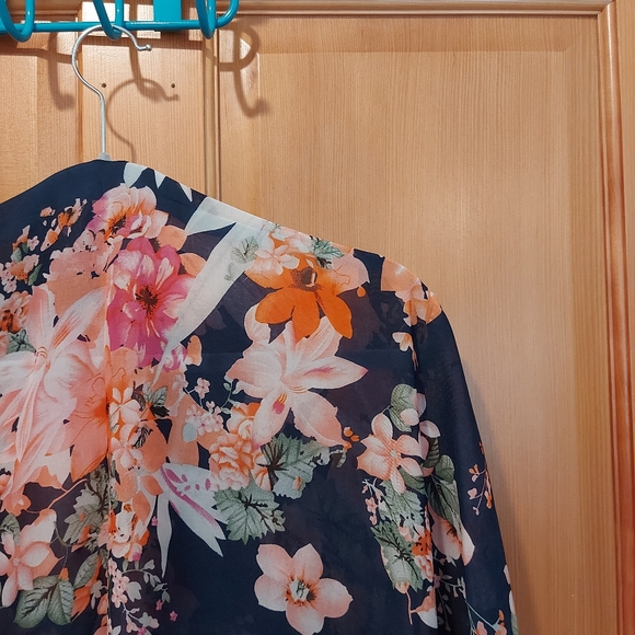 Beach cover up kimono floral top with tassels - Picture 4 of 6